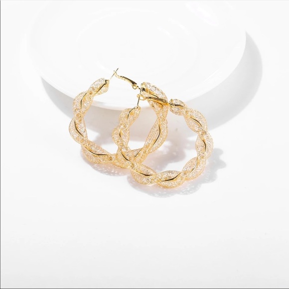 *New Gold Tone Twist Round Hoop Earrings - Picture 4 of 5